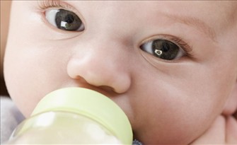 赤ちゃん 母乳 吐く 原因 改善方法