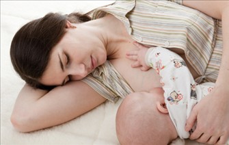 赤ちゃん 母乳 吐く 原因 改善方法